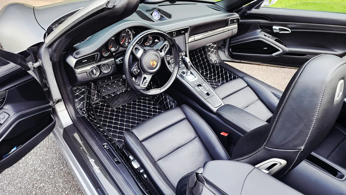 Detailed driver's cabin of a Porsche 911 Turbo Cabriolet